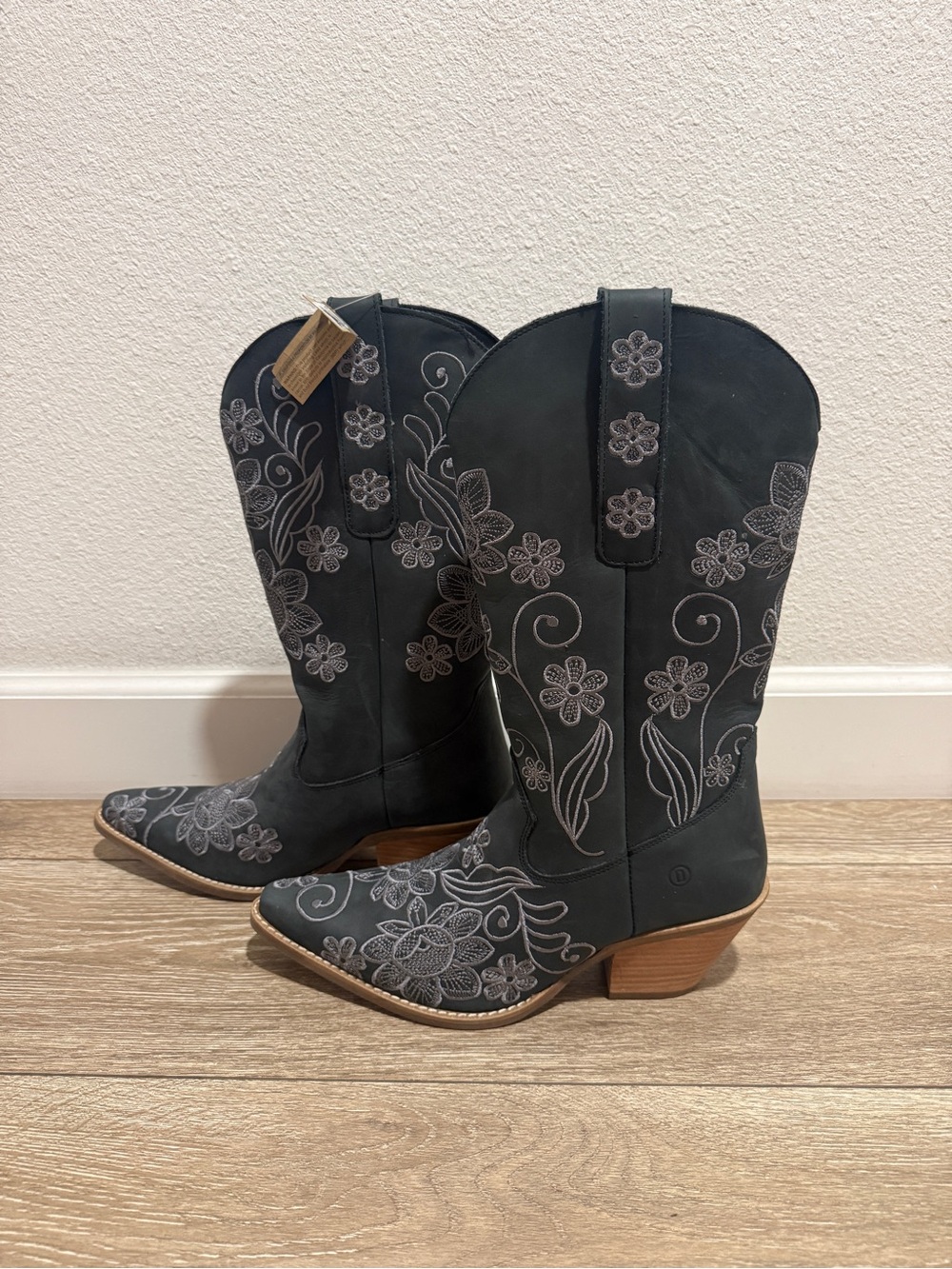 NWT Dingo Western Swing Genuine Leather Embroidered Cowboy Boots 10
